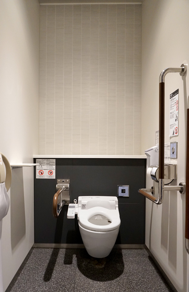 新千歳空港国内線旅客ターミナルビル（搭乗待合室） 施工事例（トイレ・洗面・浴室）