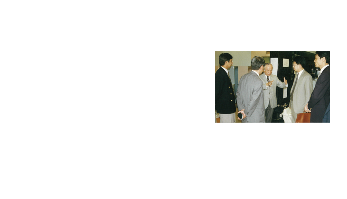 TOTO employee explaining our system to a Chinese retail store