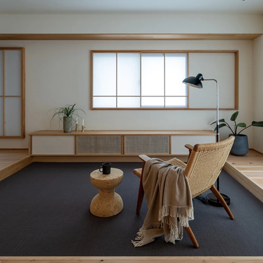 A様邸 ひらかれた北側に暮らしの向きを変える ～ 三方向から彩光を導く住まい ～