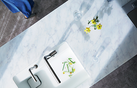 光を取り込む透明感が空間を彩る