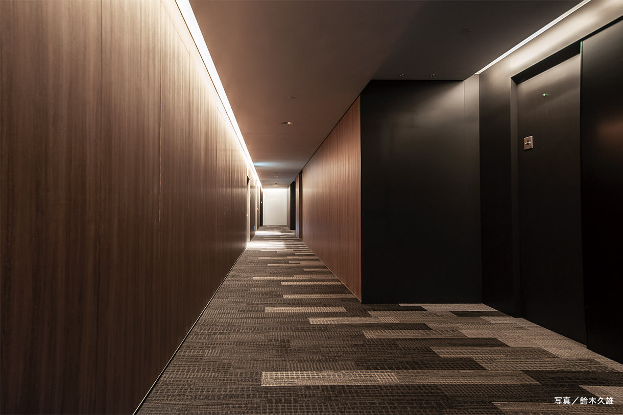 オフィス階の共用スペース。写真/鈴木久雄