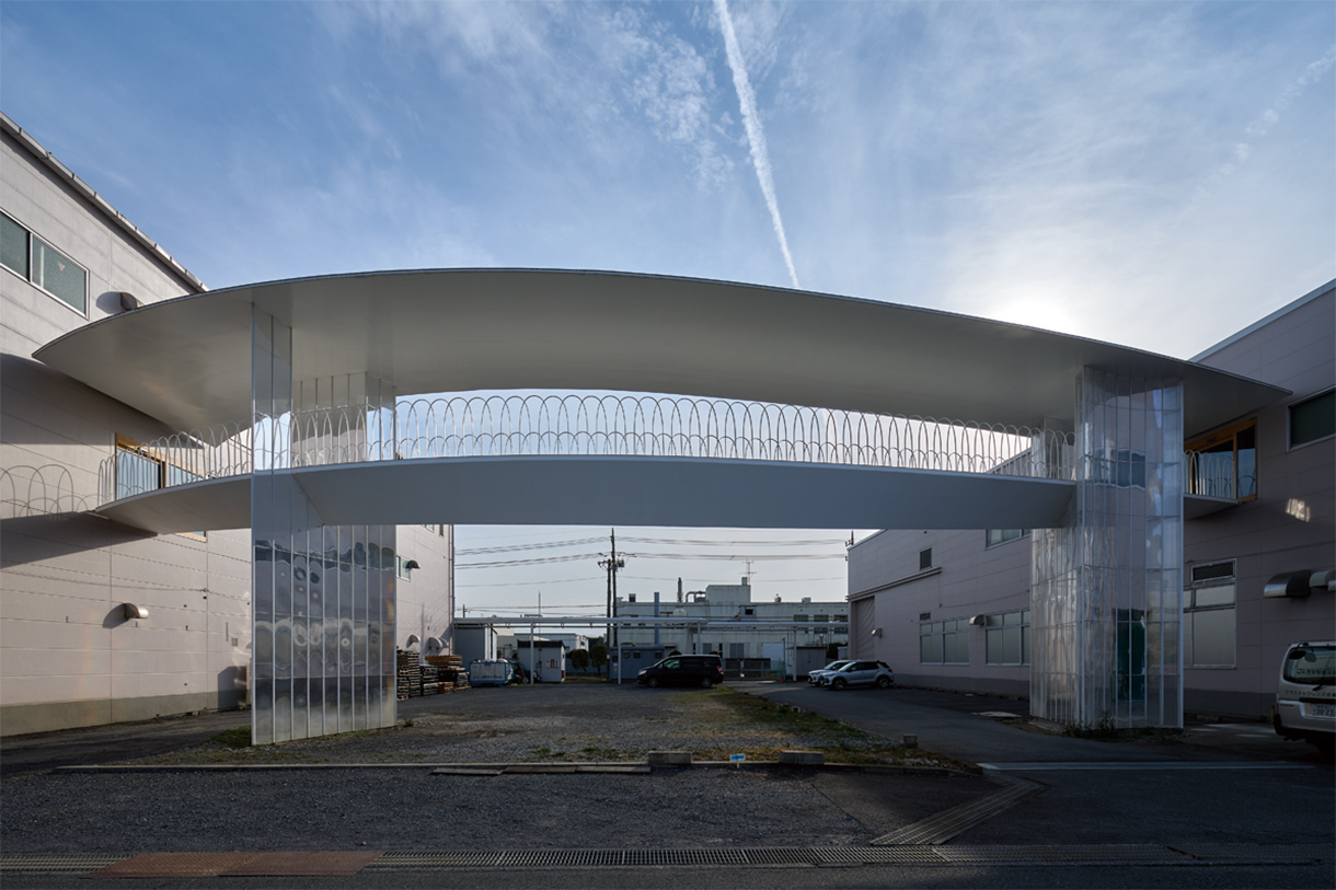 北東から見る。写真/川辺明伸