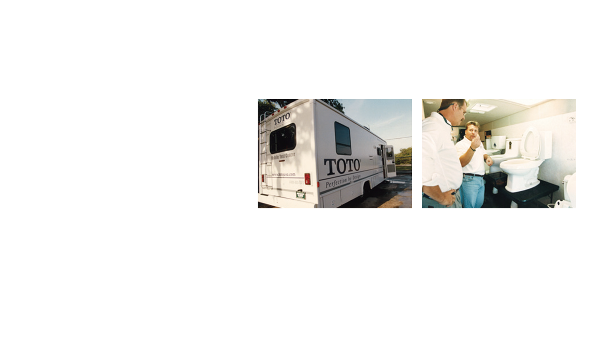 在全美巡回展示拳头产品的房车 在房车内部展示产品的情景